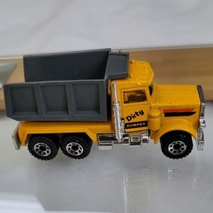 Vintage Matchbox Lesney Peterbilt 1:80 Scale Diecast Yellow Pace Dump Truck 1981